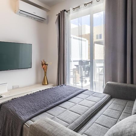 Kunsu'S Apartment 5 Min Walk From St Julians San Gwann Bagian luar foto