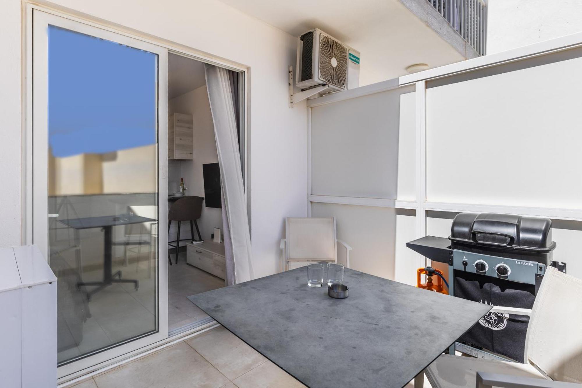 Kunsu'S Apartment 5 Min Walk From St Julians San Gwann Bagian luar foto