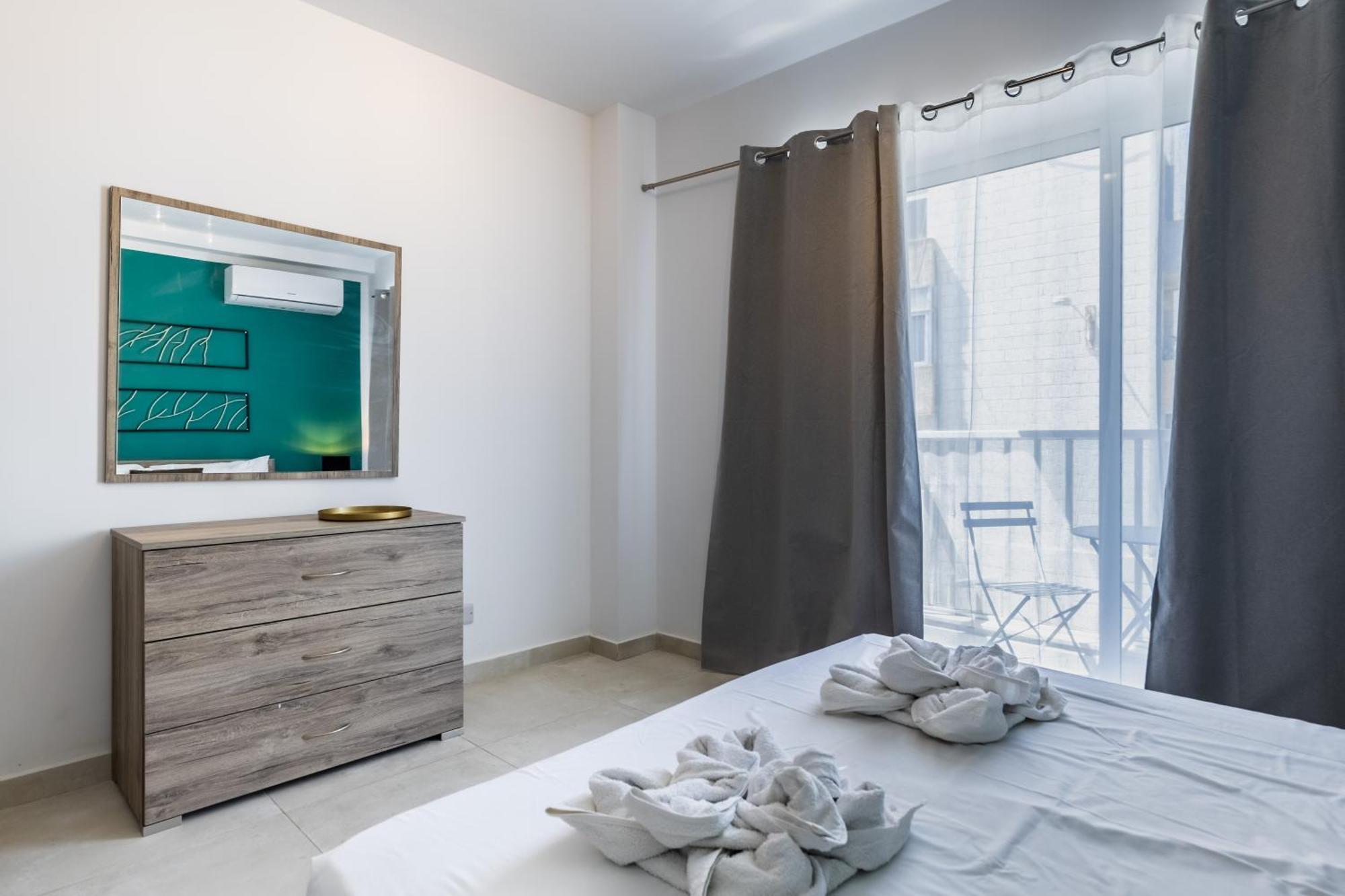 Kunsu'S Apartment 5 Min Walk From St Julians San Gwann Bagian luar foto