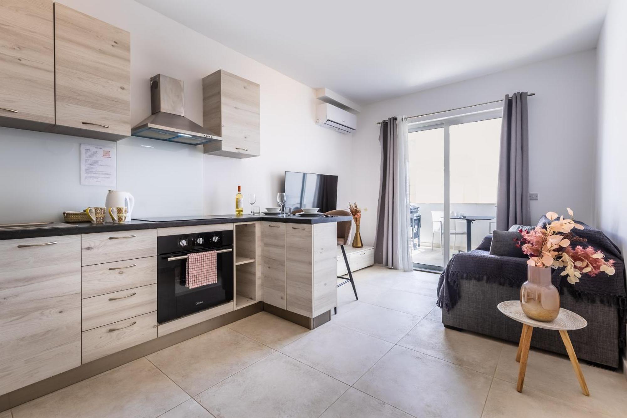 Kunsu'S Apartment 5 Min Walk From St Julians San Gwann Bagian luar foto