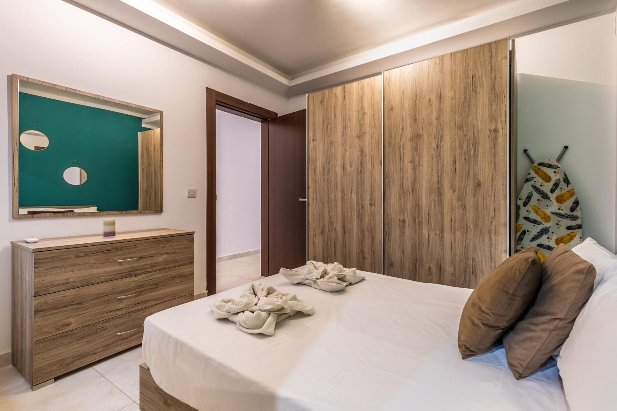 Kunsu'S Apartment 5 Min Walk From St Julians San Gwann Bagian luar foto