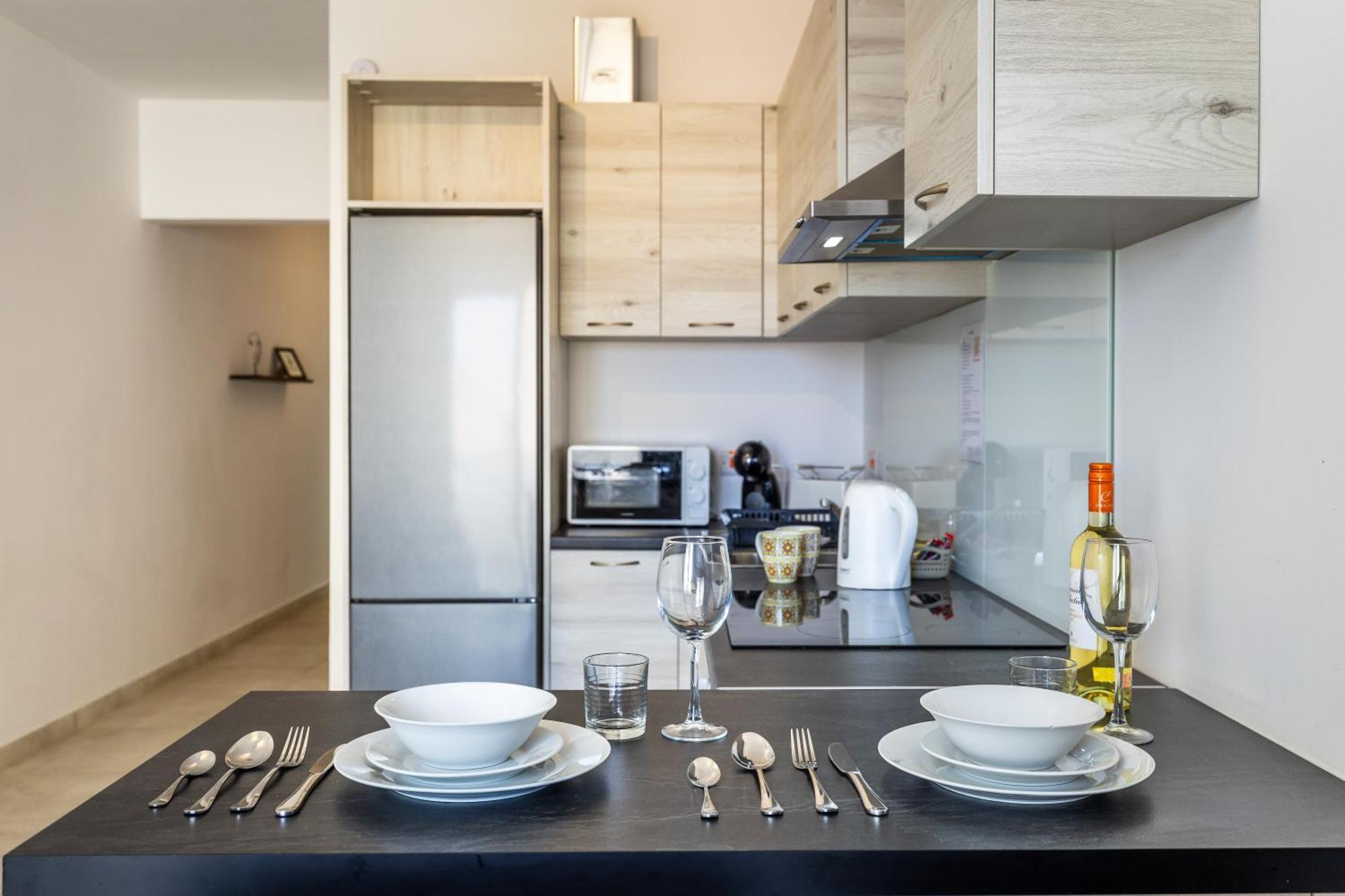 Kunsu'S Apartment 5 Min Walk From St Julians San Gwann Bagian luar foto
