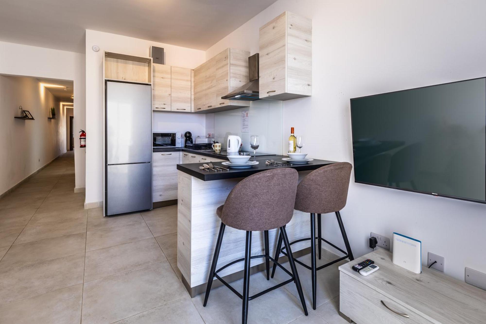Kunsu'S Apartment 5 Min Walk From St Julians San Gwann Bagian luar foto