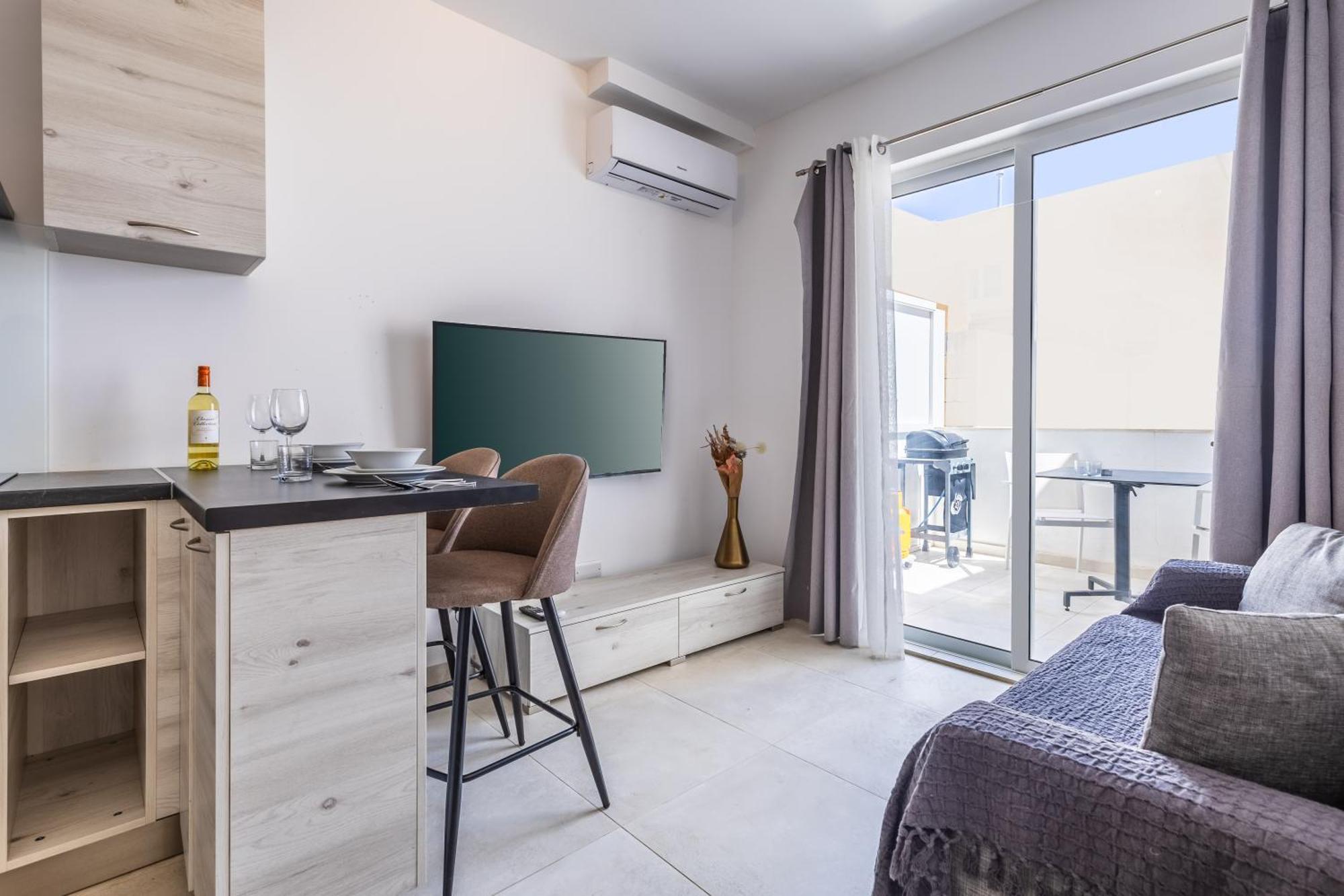 Kunsu'S Apartment 5 Min Walk From St Julians San Gwann Bagian luar foto