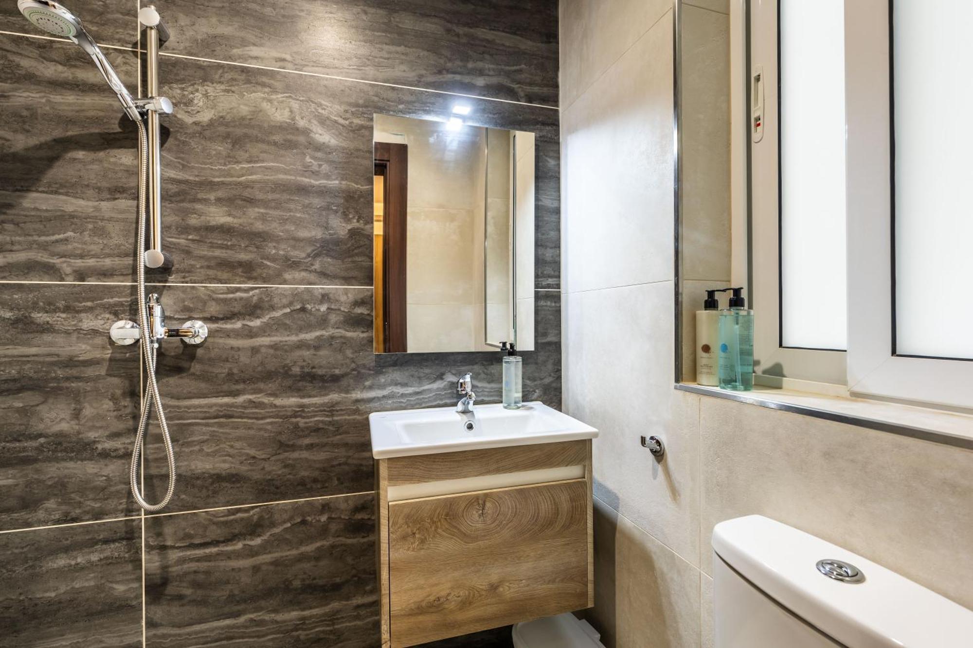 Kunsu'S Apartment 5 Min Walk From St Julians San Gwann Bagian luar foto