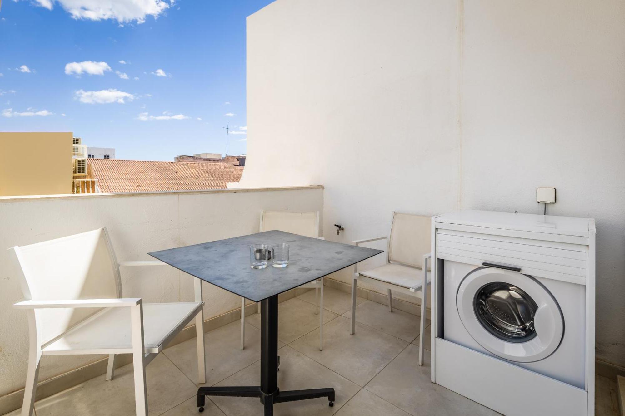 Kunsu'S Apartment 5 Min Walk From St Julians San Gwann Bagian luar foto