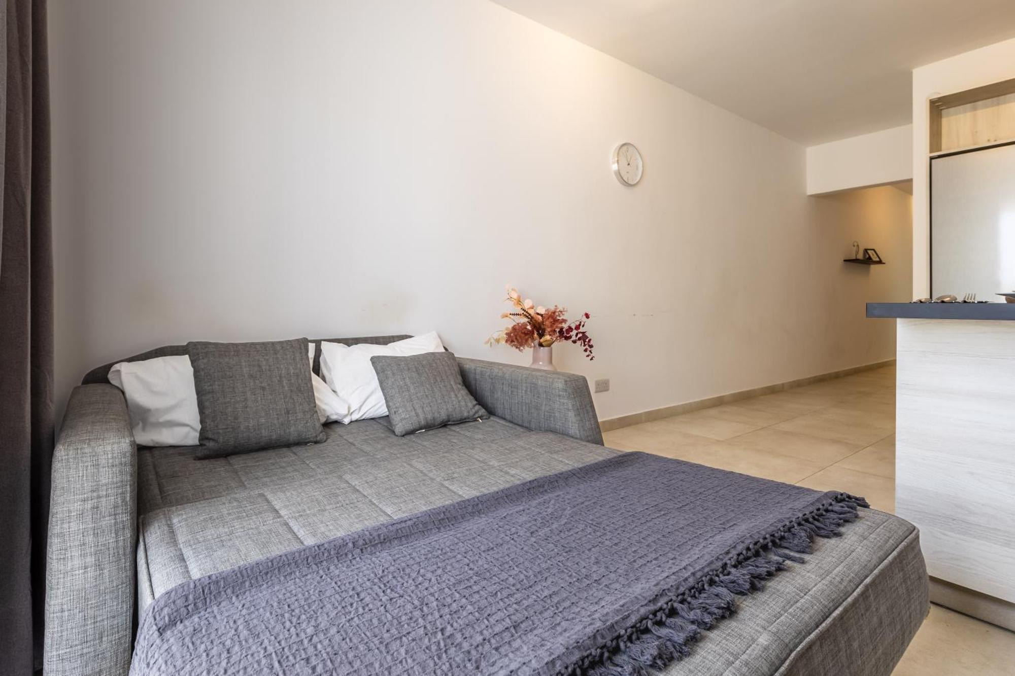 Kunsu'S Apartment 5 Min Walk From St Julians San Gwann Bagian luar foto
